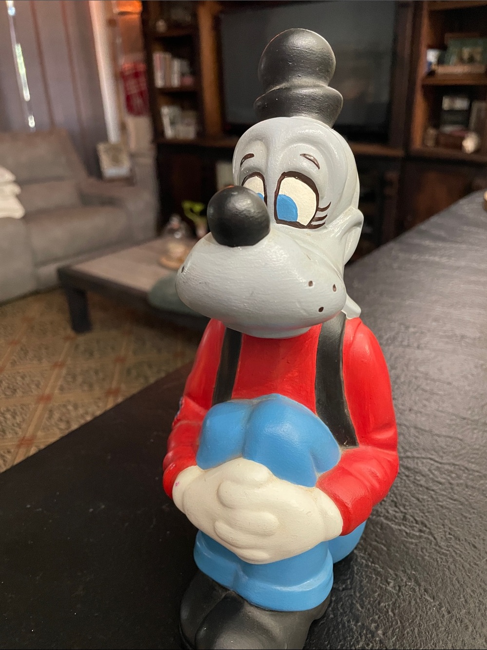 WD Vintage Goofy Cartoon Dog Figurine - Red, Blue & Black Home Accent